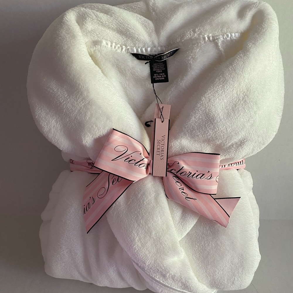 NWT Victoria’s Secret VS Ivory Short Cozy Robe M/L